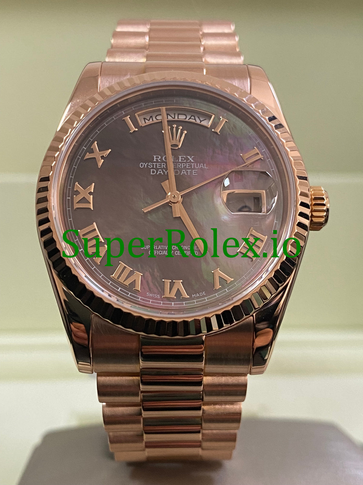 Day-Date 36MM Everose Gold Tahitian Mother of Pearl Roman Dial Ref.118235