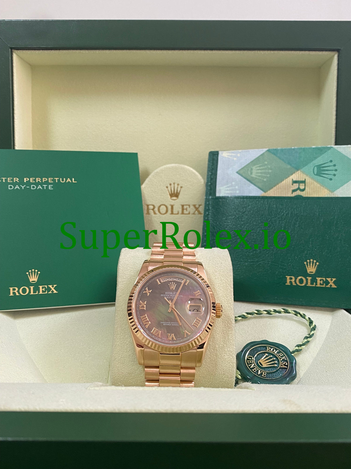 Day-Date 36MM Everose Gold Tahitian Mother of Pearl Roman Dial Ref.118235