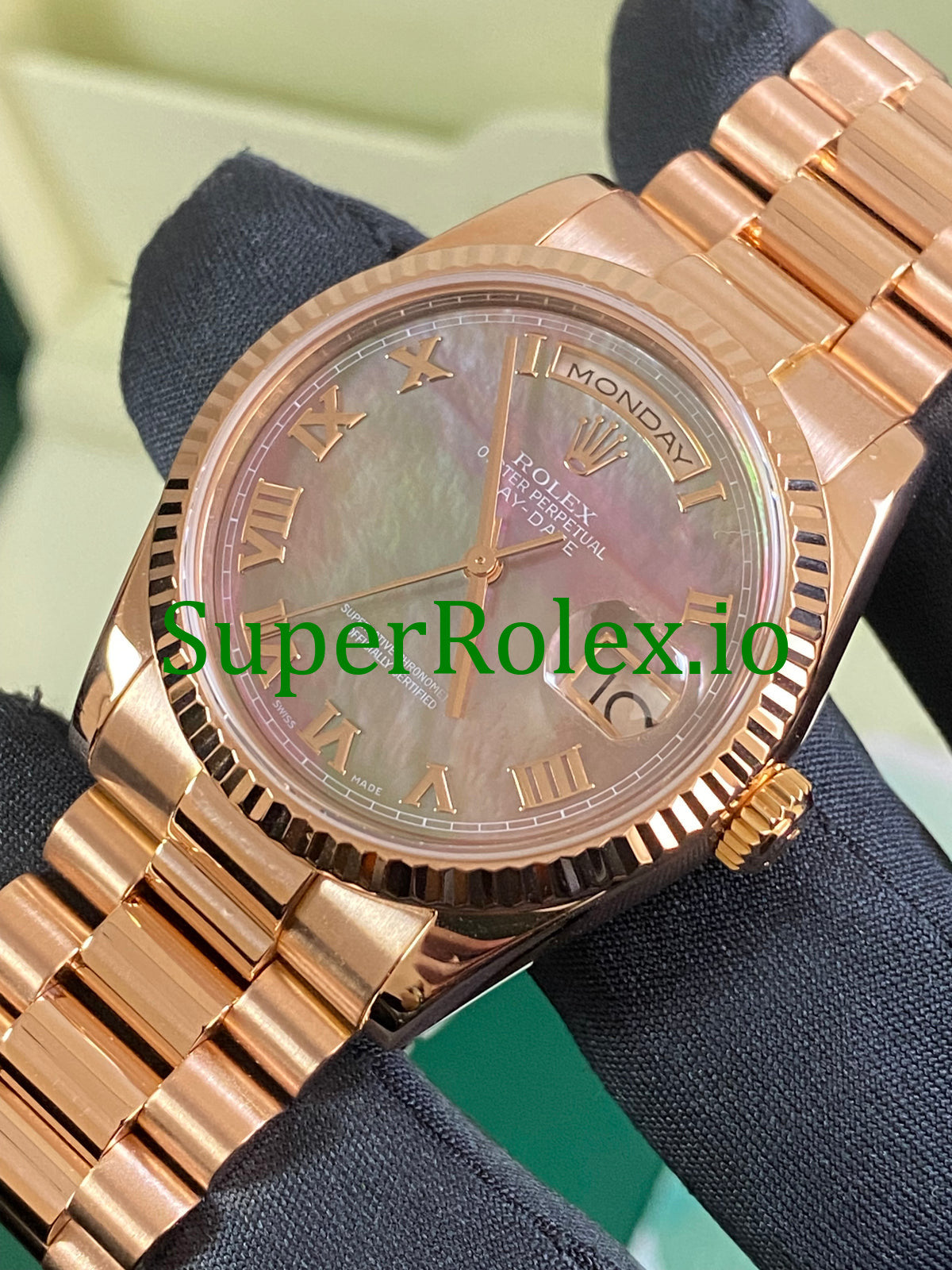 Day-Date 36MM Everose Gold Tahitian Mother of Pearl Roman Dial Ref.118235