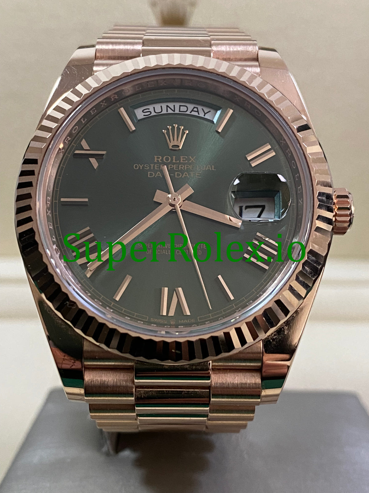 Day-Date 40MM Everose Gold Ref.228235 Olive Green Roman Dial