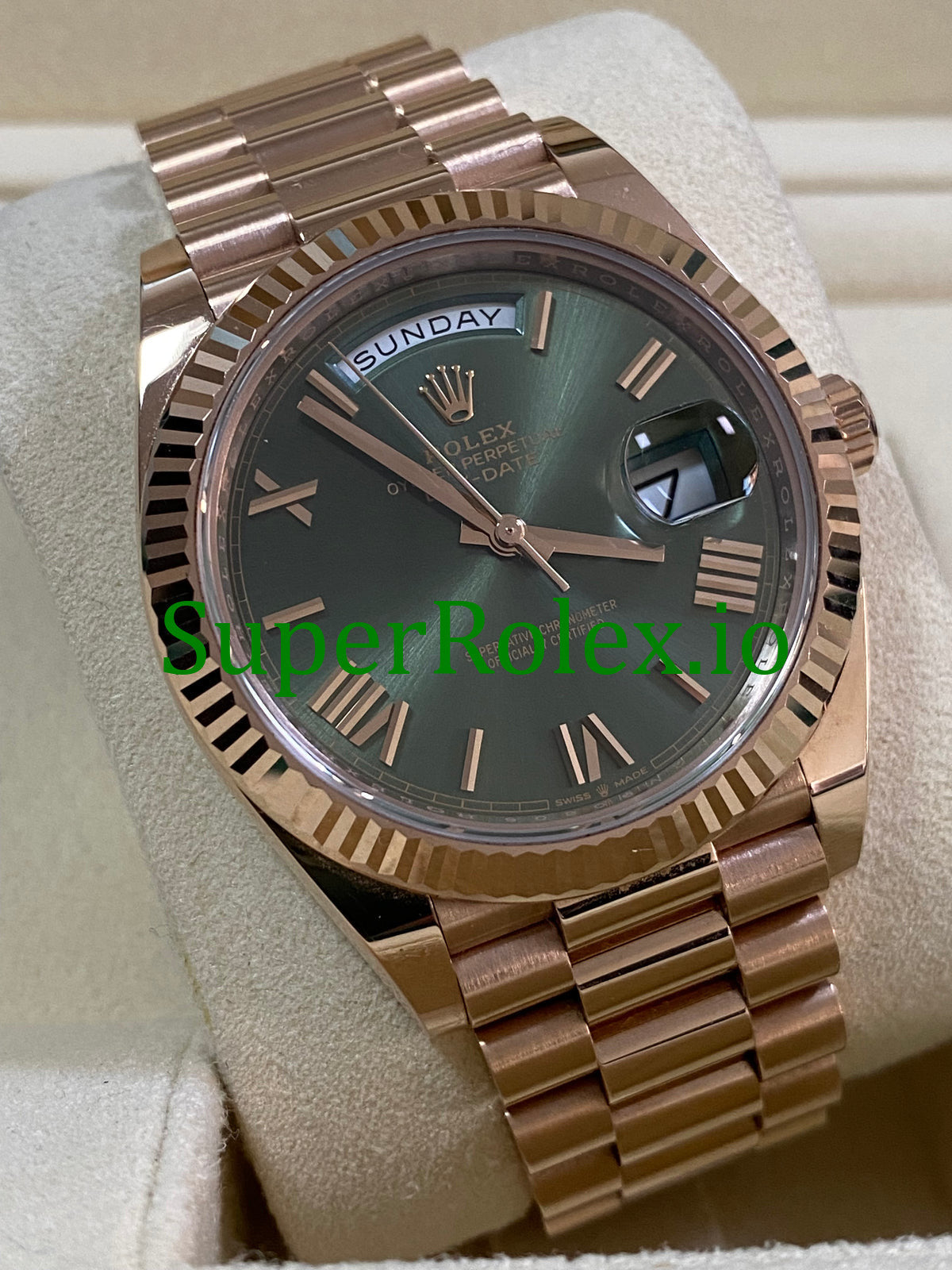 Day-Date 40MM Everose Gold Ref.228235 Olive Green Roman Dial