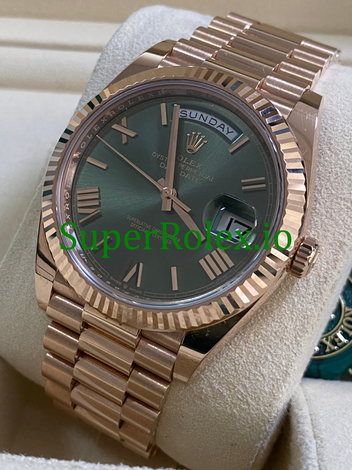 Day-Date 40MM Everose Gold Ref.228235 Olive Green Roman Dial