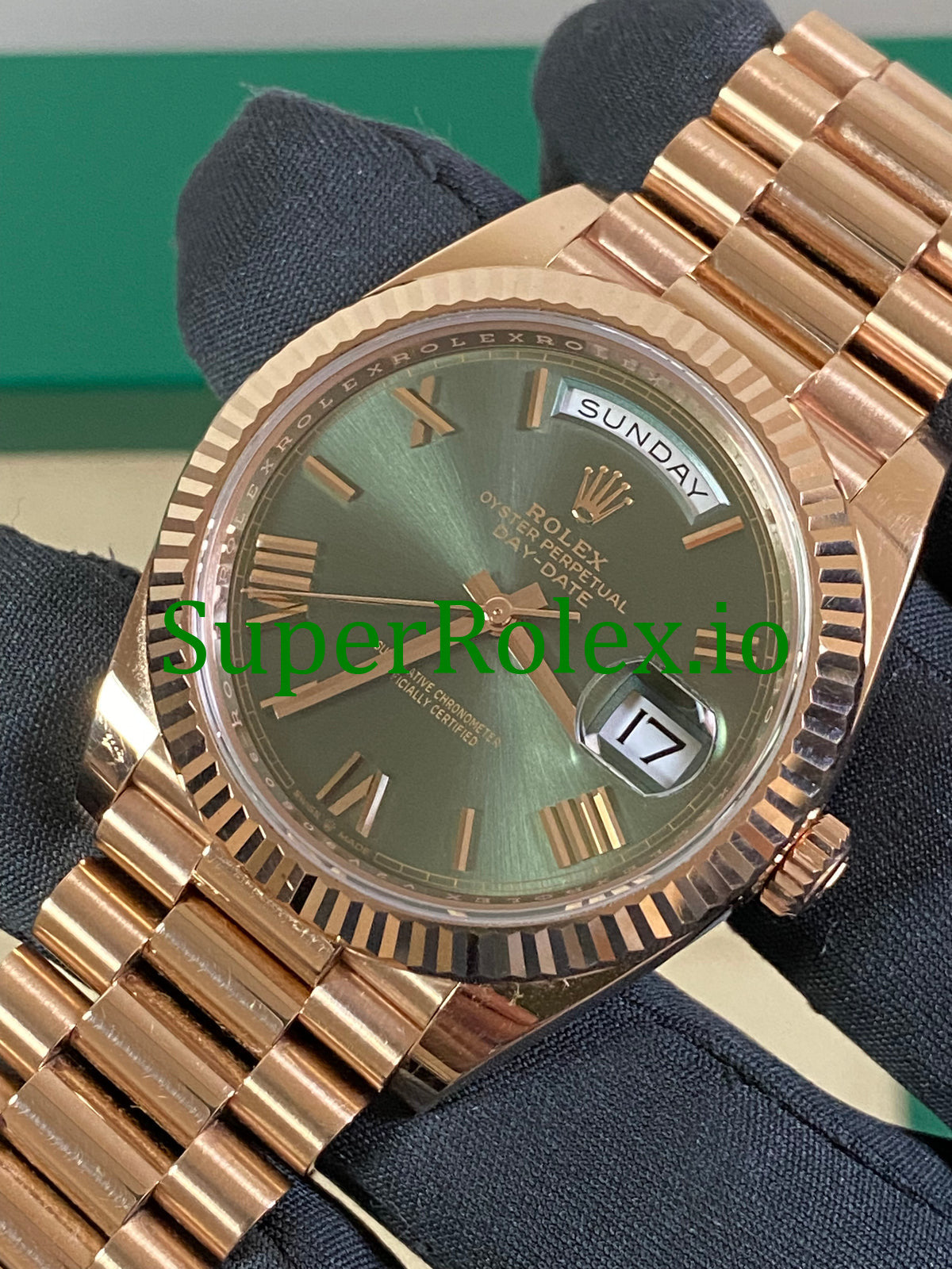 Day-Date 40MM Everose Gold Ref.228235 Olive Green Roman Dial
