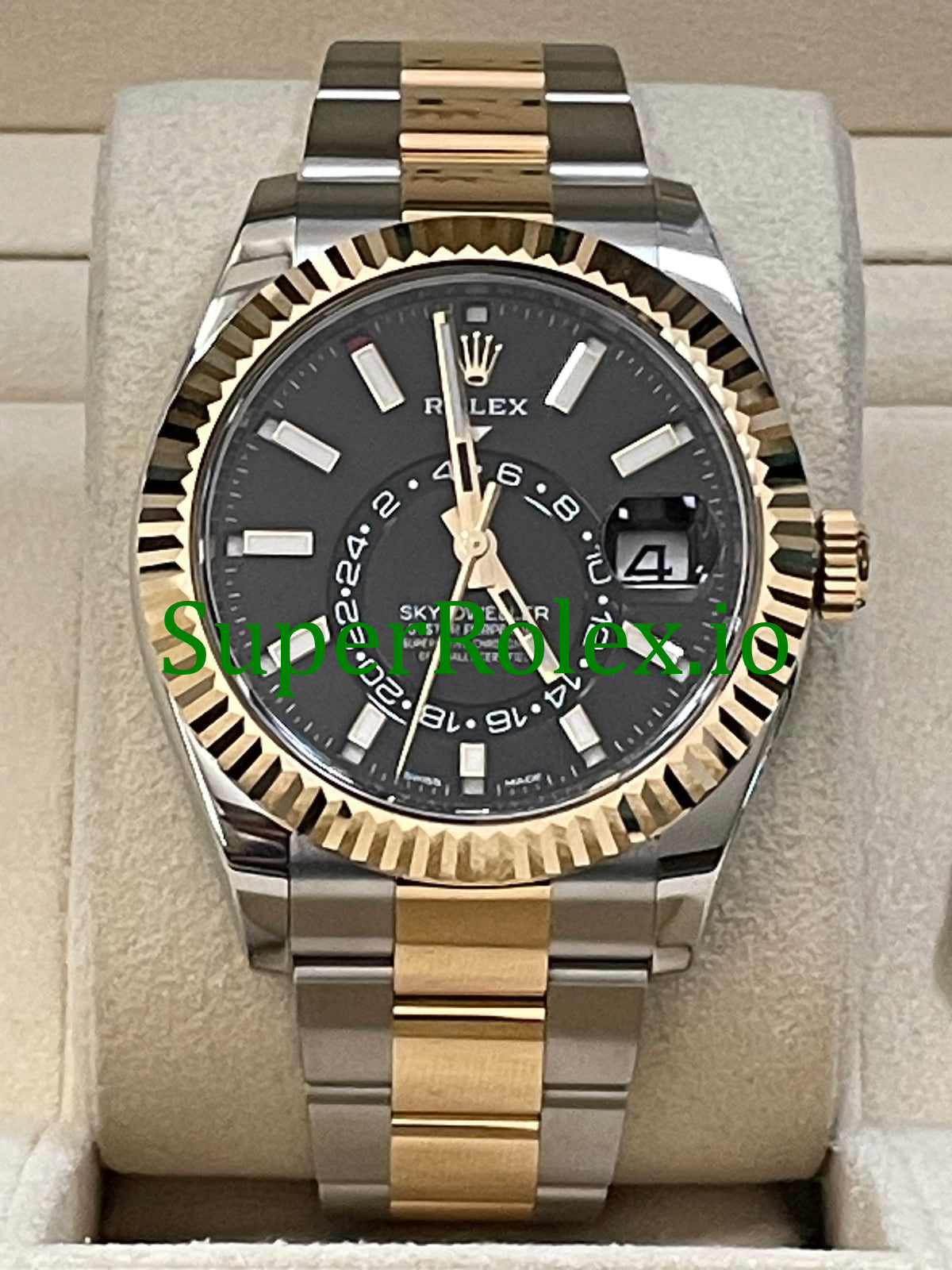 Sky-Dweller Yellow Rolesor Ref.326933- Black Index Dial